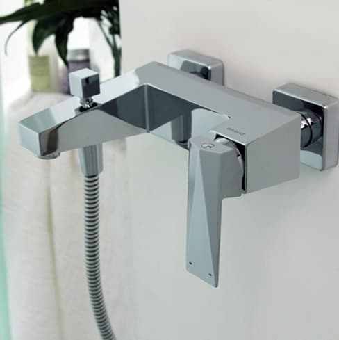 Смеситель для ванны с душем BRAVAT F676110C-B-RUS, однозахватный