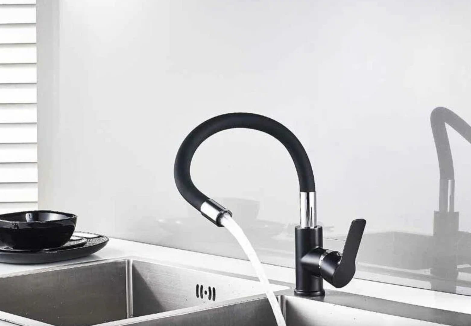 Смеситель с гибким изливом Haiba HB70113-7, латунь, цвет черный