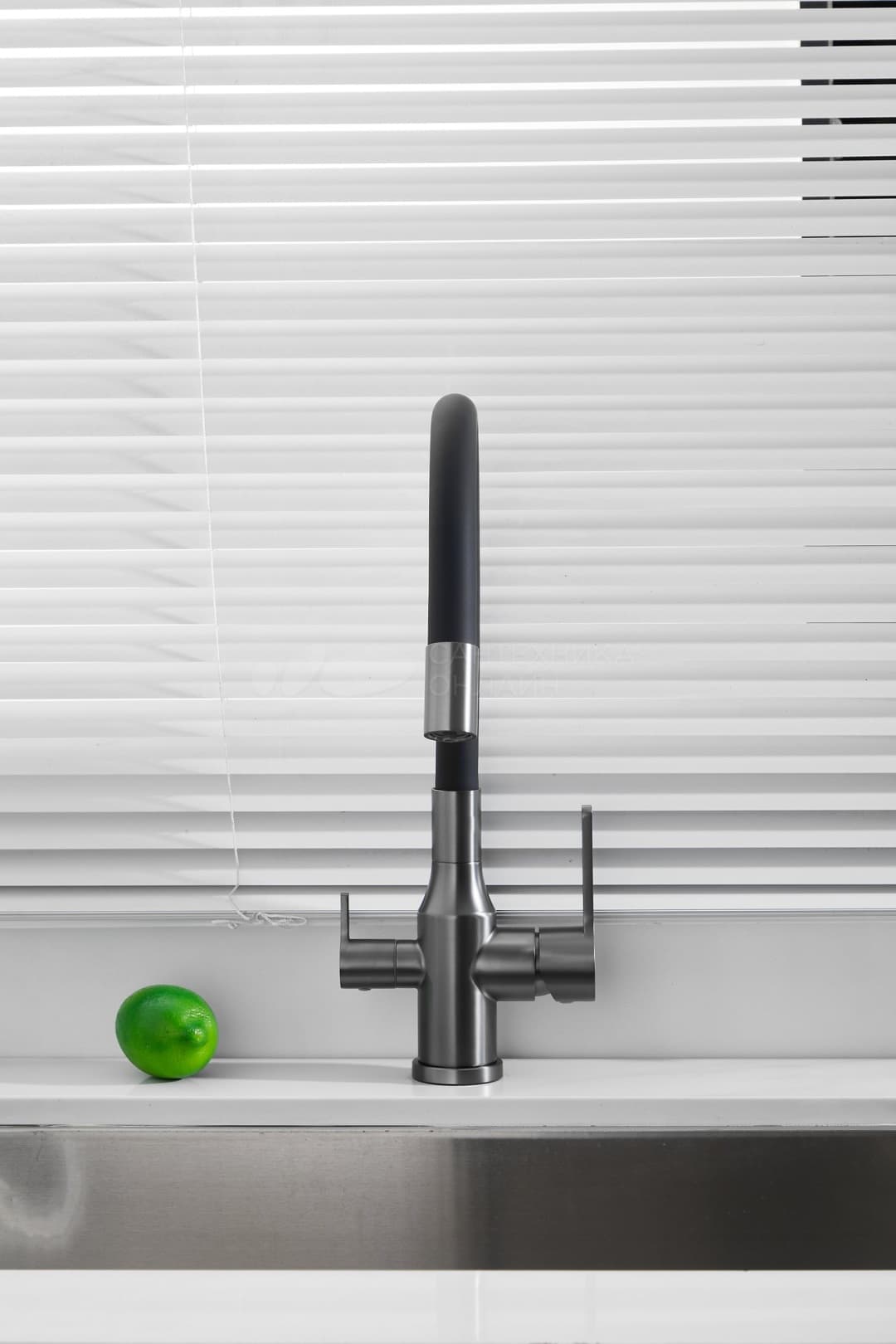 Смеситель с гибким изливом Belz Impulse BELZ B76814-3, нержавеющая сталь, цвет графит