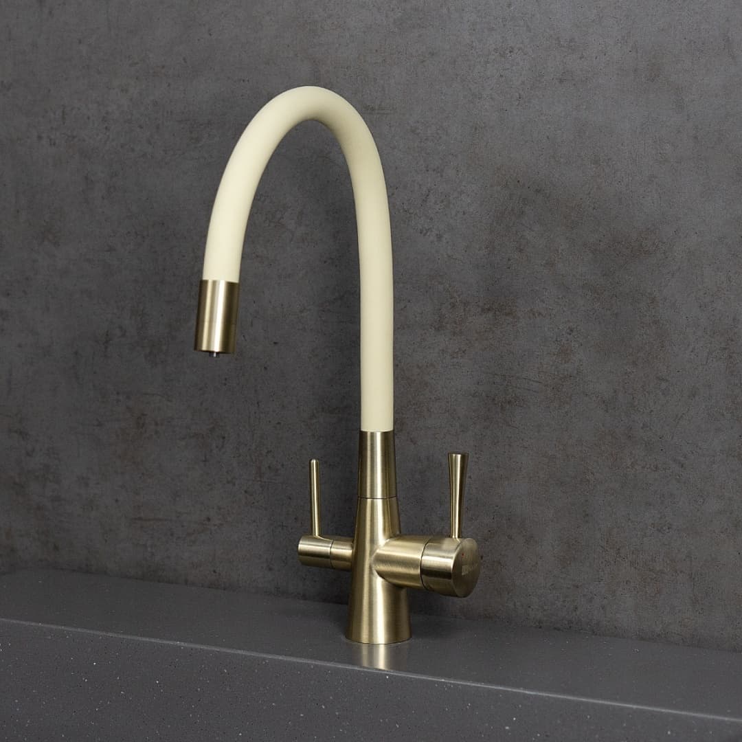 Смеситель с гибким изливом Lemark Comfort LM3075B, латунь, цвет бежевый, бронзовый